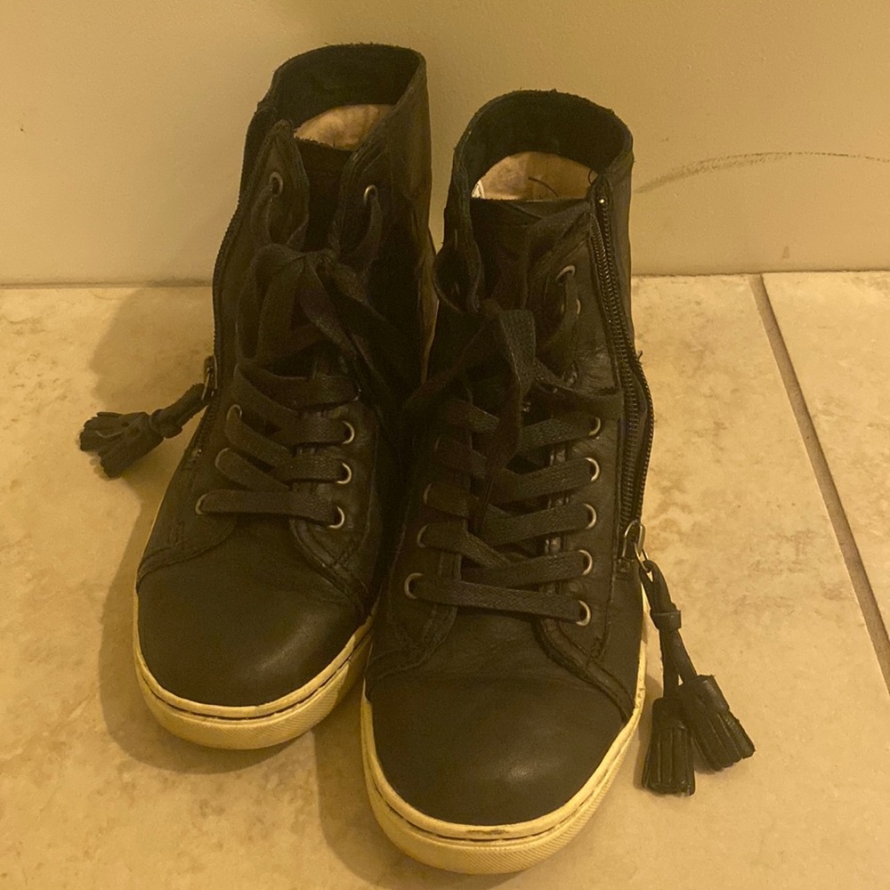 Pre-loved uggs high top sneakers